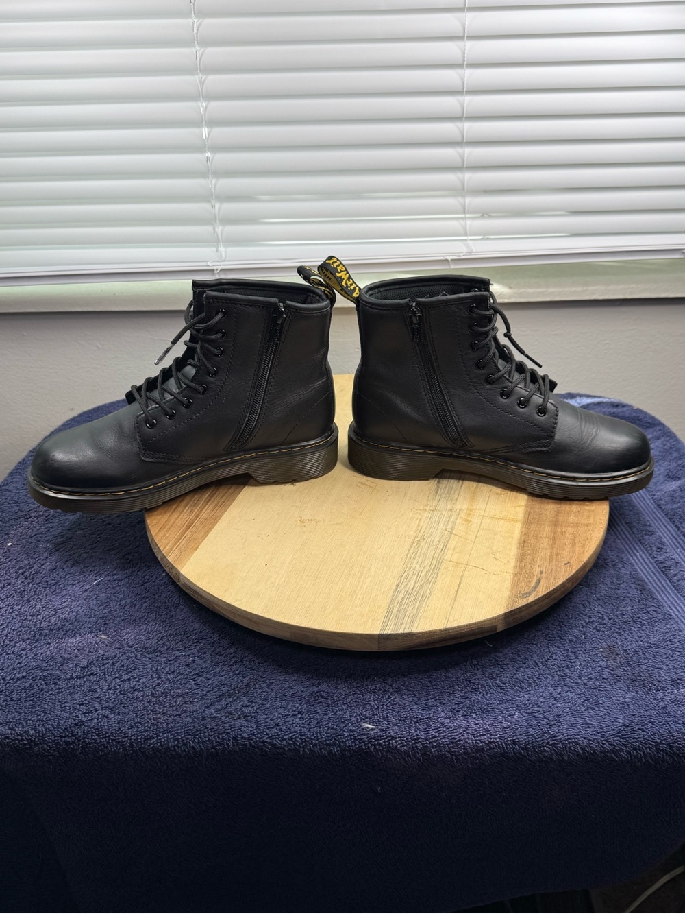 Dr Marten Boots (Men’s 4 Women’s 5) - Picture 5 of 8